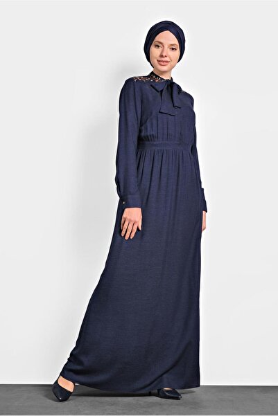 Alvina فستان مطرز برقبة 40330