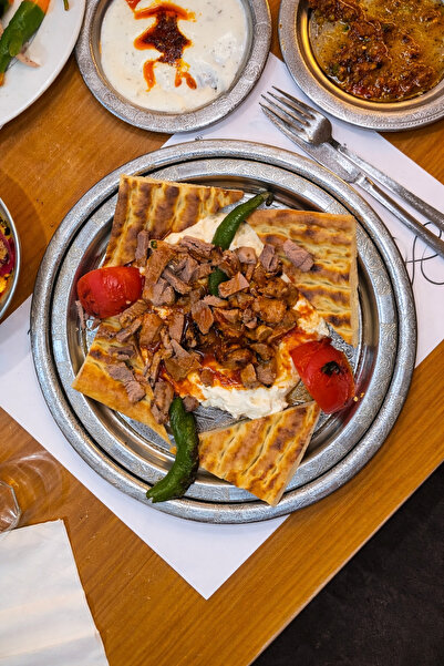 Binbir Trend 25 cm - Otantik Desenli Krom Çelik Meze ve Servis Tabağı, Salata Tabağı