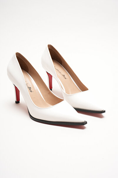 Ayakkabı Ateşi Pantofi de damă din piele lacuită albă cu design ascuțit, cu t...