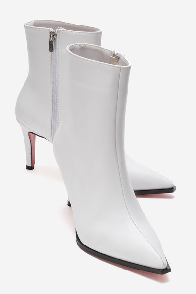 Ayakkabı Ateşi Γυναικείες μπότες με λεπτό τακούνι με λευκό δέρμα μέχρι τον ασ...