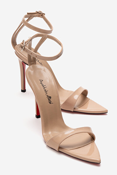 Ayakkabı Ateşi Sandale cu toc ascuțit cu o singură curea din piele lăcuită pe...