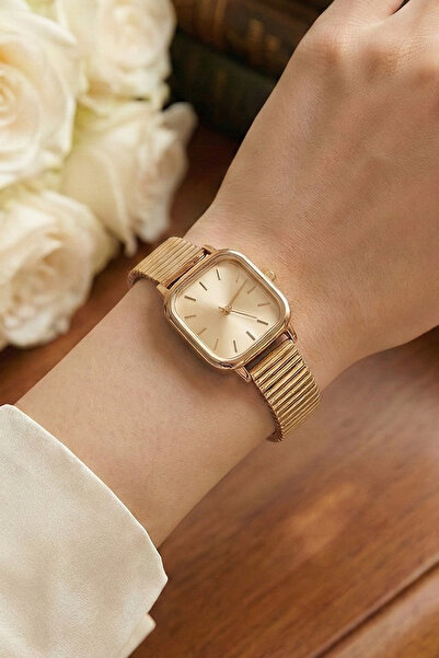 Duke Nickle ساعة يد نسائية مربعة أنيقة باللون الذهبي - سوار فولاذي قابل للتعديل