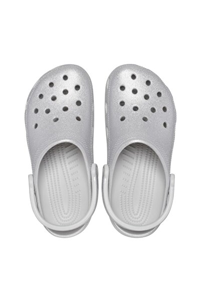 Crocs قبعة كلاسيكية لامعة باللون الفضي اللامع