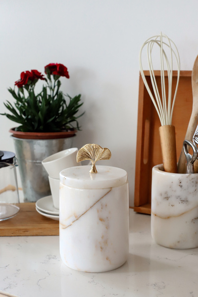 Akayev وعاء توابل من الرخام الأبيض الجنكة