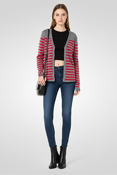 Lacoste كارديجان نسائي بأكمام طويلة ورقبة على شكل حرف V مطرز بشعار، متعدد الأ...