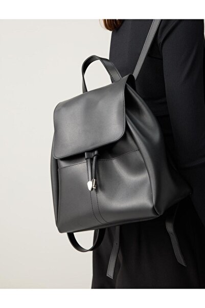 Jimmy Key Siyah Deri Görünümlü Sırt Çantası