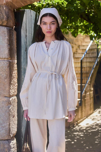 BE BLUE ΦΥΣΙΚΗ ΜΠΛΟΥΖΑ ΜΕ ΚΕΝΤΗΜΕΝΗ ΛΕΠΤΟΜΕΡΗ