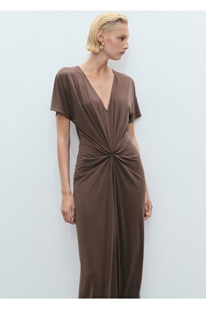 MANGO Woman Büzgülü V yaka elbise