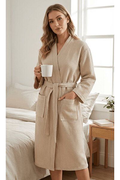 Lucy and Home Бежов халат за баня с дълъг ръкав от пике, затворен.