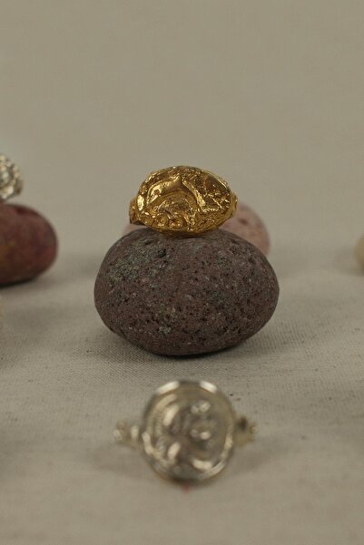 BE BLUE Gold Dolphin Figure Ring