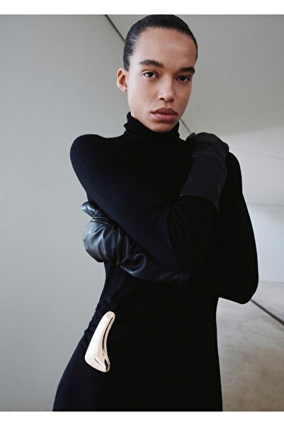 MANGO Woman Yüksek yaka broş detaylı örgü elbise