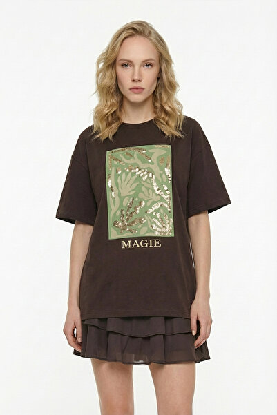 Quzu Μπλουζάκι με κέντημα με πούλιες B με τύπωμα O oversized Καφέ