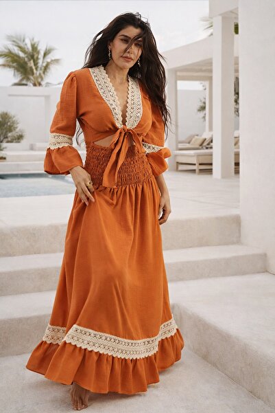 Su Koleksiyon فستان بوهيمي قصير من الموسلين مع تفاصيل دانتيل إندوليس وربطة عنق