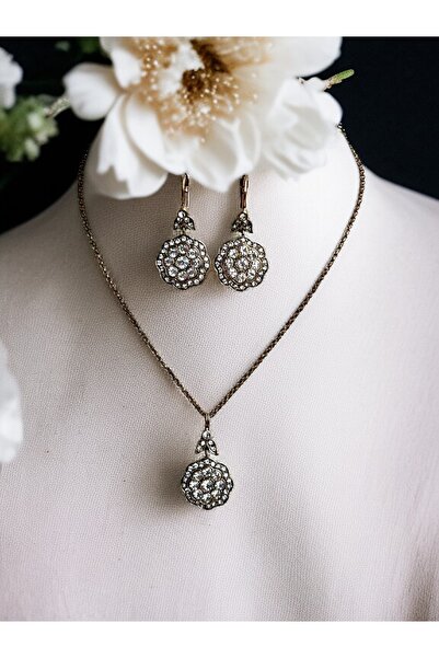 FAYRA ACCESSORIES Crystal Stone Diamond Mounted Earrings and Necklace Set