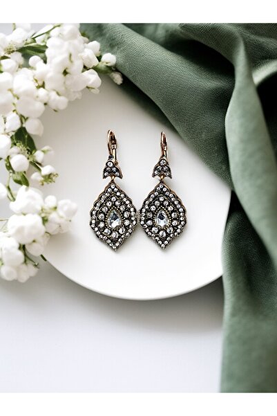FAYRA ACCESSORIES أقراط اللوز المتدلية المرصعة بالكريستال
