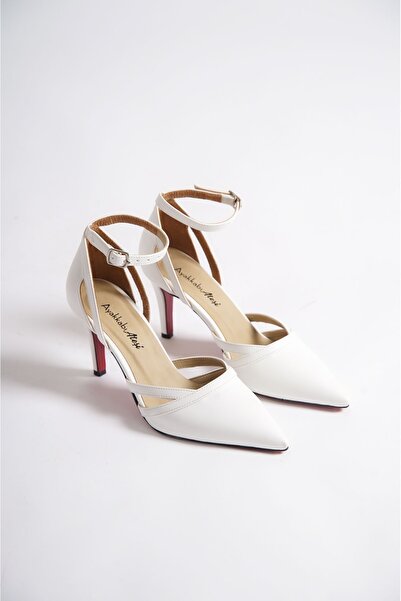 Ayakkabı Ateşi حذاء نسائي بكعب رفيع جلد أبيض خنجر جميلة