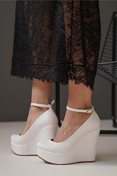 Ayakkabı Ateşi Λευκές δερμάτινες μπότες με τακούνι Pihu