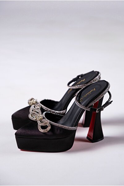 Ayakkabı Ateşi حذاء نسائي أسود من الساتان مزين بالأحجار