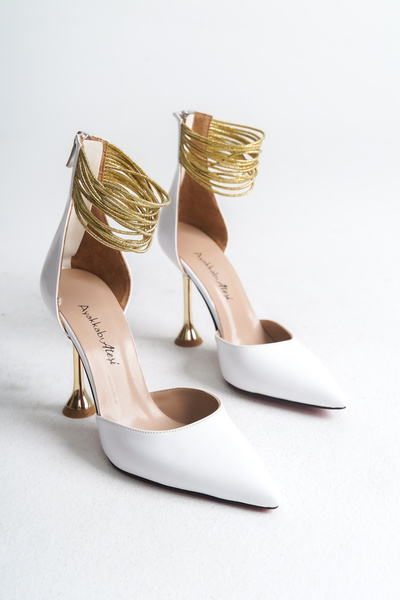 Ayakkabı Ateşi Pantofi cu toc de damă din piele lacuită albă Nicera cu nervur...