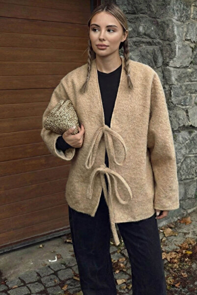 Swist Bej Oversize Bağlama Detaylı Kadın Yün Kaşe Ceket