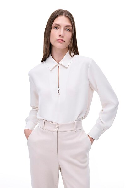 Perspective بلوزة Farewell ذات مقاس قياسي وأكمام طويلة وياقة واقفة