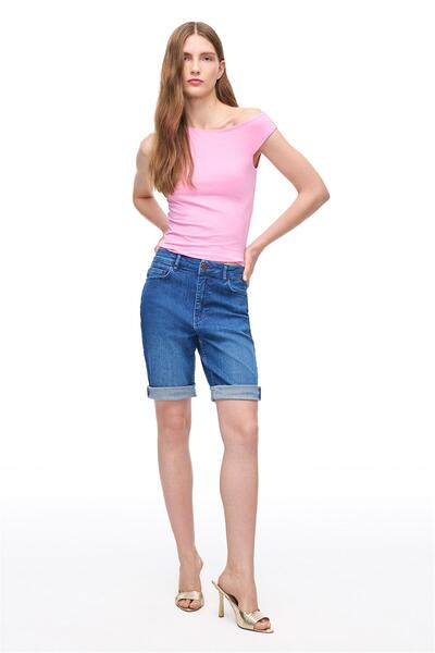 Perspective تي شيرت Elsas باللون الوردي بقصة عادية ورقبة قارب وأكمام منخفضة