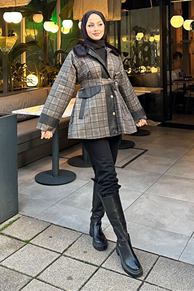 Ovn. معطف منقوش بياقة فرو بقطع قماش مخيطة معاً - أسود