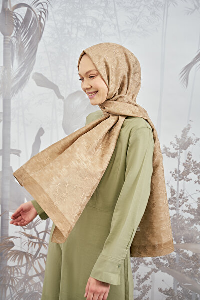 ARMANDA Şal cu monogramă cu lanţ - Camel