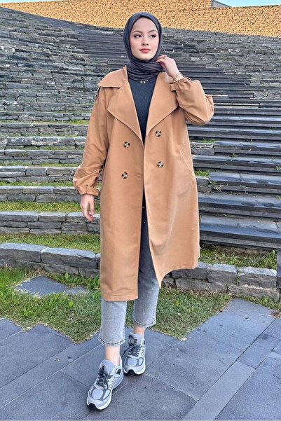 Oven معطف واق من المطر بأكمام بلون الجمل مع حزام