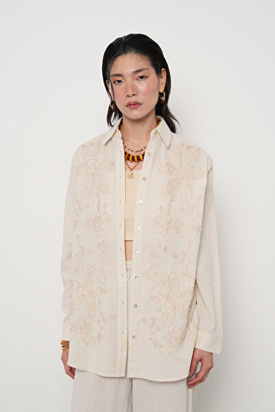 Orfeo Negro Дамска широка риза от памук и лен с голяма флорална бродерия