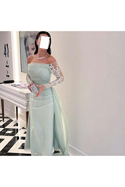 Genenic Elegant evening dress with a soft, feminine design