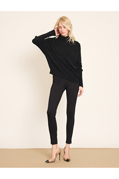 BGN workshop Soft Knitted Sweater with Relaxed Fit and Degaje Collar