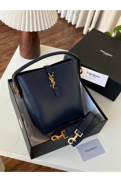 Generic Elegant women's shoulder bag with accessories