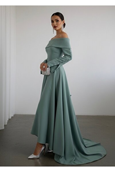 Cutie Royal evening gown with an off-the-shoulder neckline and long train - e...