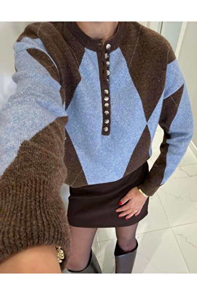 CADDELAMODA Button Detailed Diamond Pattern Premium Sweater