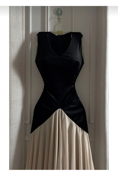 Razan Fashion Elegant and attractive women's dress in two colors: a mix of bl...