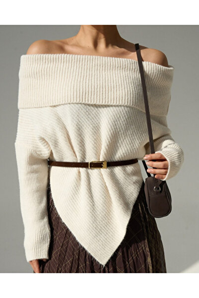 Qualia Butik Women's Madonna Collar Asymmetric Sweater