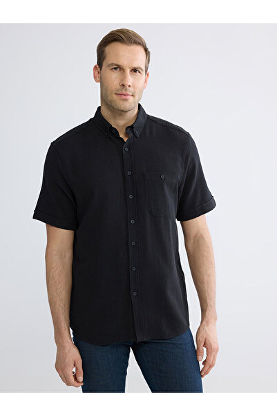 LC Waikiki قميص رجالي من مجموعة M&B باللون الأسود بقصة عادية قماش بوبلين