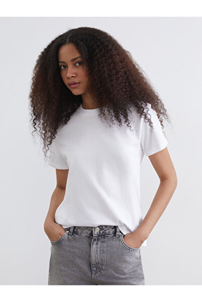 LC Waikiki Γυναικείο μπλουζάκι με λαιμόκοψη ποδηλάτου από τη συλλογή Nevaa σε...