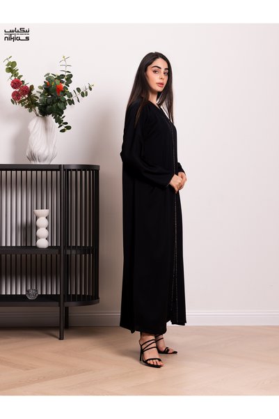 Nikias Nida abaya with a thin copper cord in front and sleves