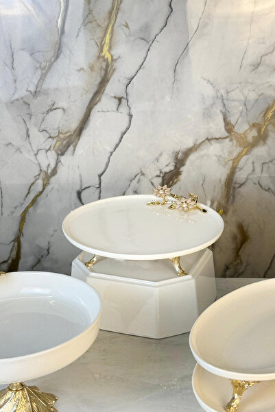 MAY HOME Porcelain Presentation Plate with Flower Detail on the Foot (27 cm)