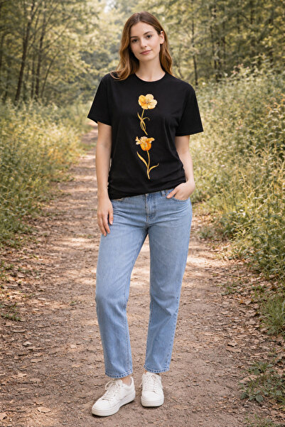 herkesemoda Basic T-Shirt with Yellow Floral Print Detail