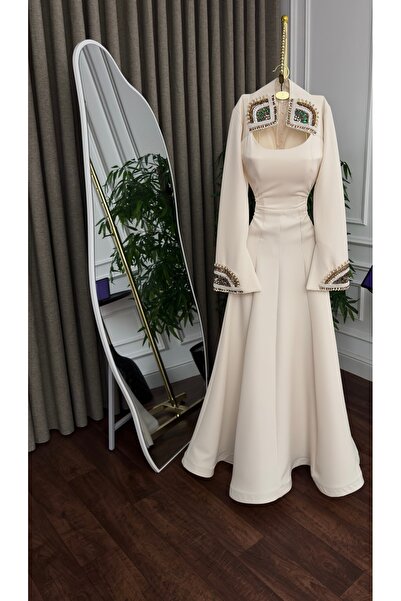 Diva style Barbie beige evening dress