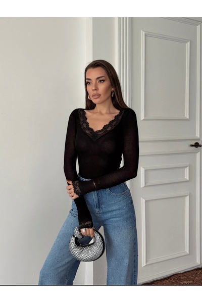 MODA Yeni sezon kaşmir kumaş dantel detay bluz (manken 1.70m)