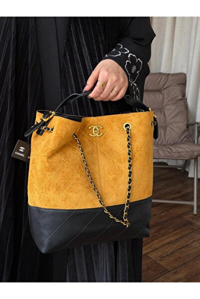 GENERAL Elegant women's shoulder bag with accessories