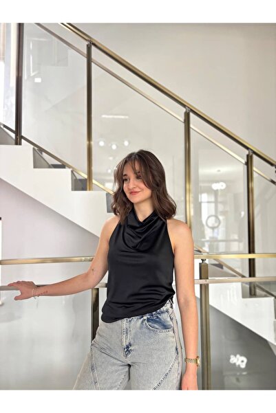 Sude Kızanlıklı Sleeveless Buttoned Satin Blouse