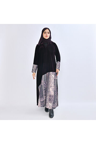 HAWRAA ABAYA An abaya made of purple velvet fabric with an elegant design tha...