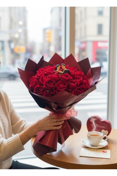 Nettenevime هدية عيد الحب، باقة ورد أحمر مخملي صناعي مع شكل شخصية الحبيب، هدي...