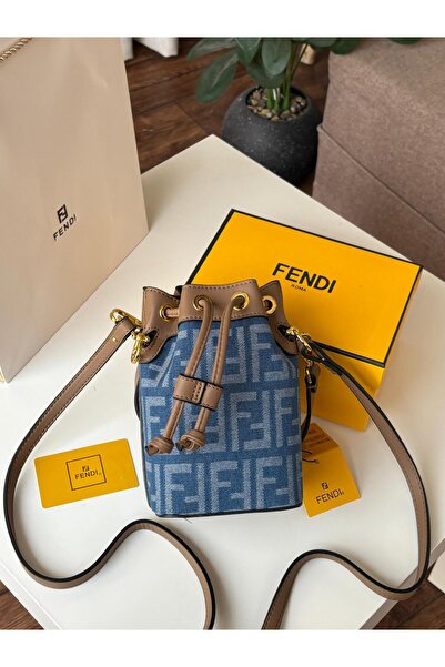 GENERAL Elegant women's shoulder bag with accessories