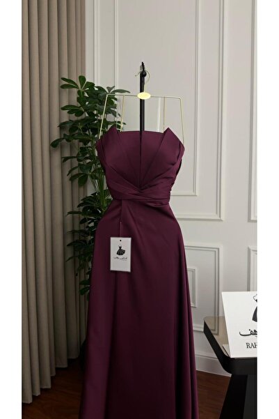 Rahaf Elegant dress in a deep, sophisticated color